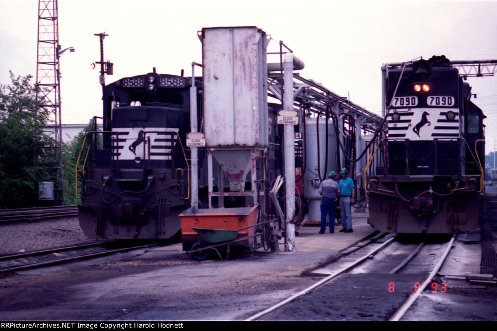 NS 7090 & 8588 at the fuel racks